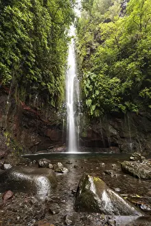 Portugal Nature Reserve Drucke: A large waterfall