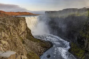 Northern Europe Natural Preserves Drucke: Large waterfall in a gorge, spray