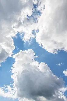 Daytime Outdoor Shots Drucke: Large white clouds against a blue sky