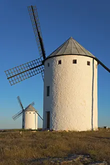 Wind Wheel Construction Spain Drucke: Large windmill in the sunlight with another one in the background