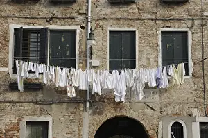 Venice House Facade Drucke: Laundry, house, Venice, window