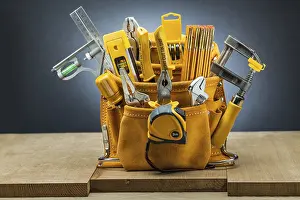 Industrial Workshop Setting Drucke: Leather working tool belt with many construction tools