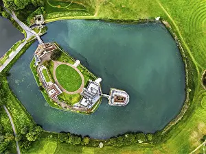 Leeds Castle Aerial View Drucke: Top Down over Leeds Castle from a drone