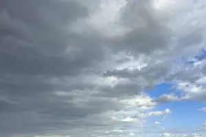 Nice Weather Cumulus Humilis Cloud Drucke: Left cold front clouds of cumulus clouds right in front altocumulus clouds and stratocumulus clouds