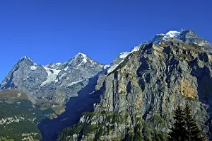 Cloudless Blue Sky Photography Drucke: From left to right, Mt Eiger with the Eiger Glacier at back