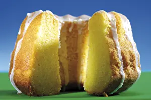 High Calorie Treats Drucke: Lemon cake with sugar icing
