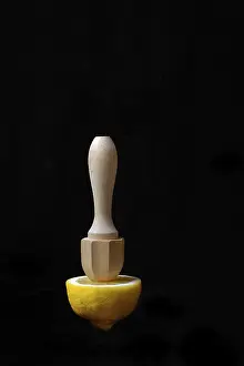 Black Background Still Life Drucke: Lemon and lemon squeezer against a black background