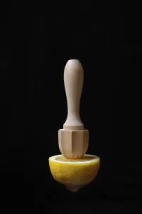 Vitamin Rich Fruits Image Drucke: Lemon and lemon squeezer against a black background
