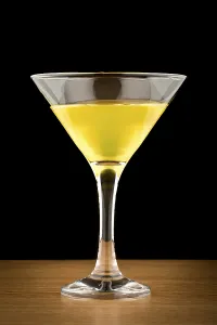 Citrus Fruit Cocktail Drucke: Lemon martini on brown table and black background