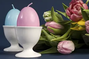Easter Eggs And Flowers Drucke: Still life with easter eggs and spring flowers