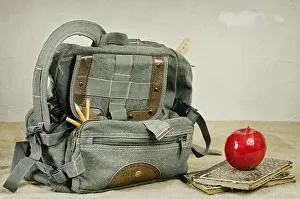 Food Photography Studio Setup Drucke: Still life with an old backpack