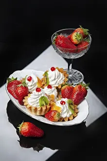 Strawberry Studio Shot Drucke: Still life with strawberries on a studio background