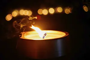 Christian Tradition Drucke: Light on the grave at night