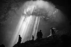 Java Island Landscape Drucke: Light from the top of Jomblang Cave in Java island