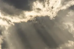 Cloudy Sky Europe Drucke: Light rays of the sun's rays through clouds in the morning