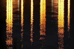 Water Reflection Drucke: Light reflecting on the water