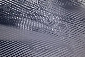 Scandinavian Coastal Scenery Drucke: Light and shadow on gentle waves form structures on the sea surface in a bay
