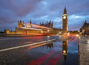 Big Ben At Dusk Drucke: Light traces, double-deck bus, Westminster Bridge