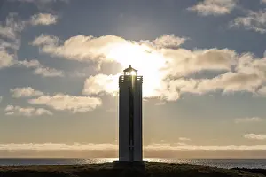 Atmospheric Backlight Shots Drucke: Lighthouse in the backlight, Kalfshamarsvik