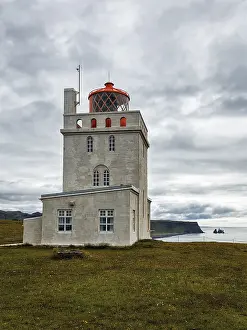 Icelandic Volcanic Landscapes Drucke: Lighthouse at Cape Dyrholaey