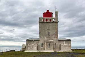 Deserted Coastal Building Drucke: Lighthouse at Cape Dyrholaey