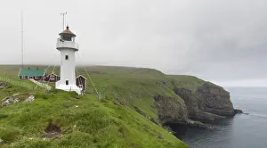 Atlantic Ocean Cliffs Drucke: Lighthouse and cliffs, Akraberg