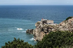 Portuguese Coastal Landscapes Drucke: Lighthouse on the coast, on cliffs