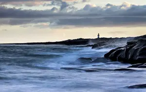 Long Exposure Coastal Photography Drucke: Lighthouse by the coast, high tide