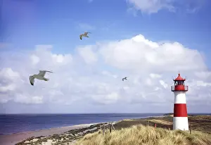 German North Sea Coast Drucke: Lighthouse and dunes at the elbow