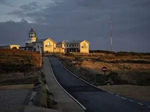Deserted Beach At Sunset Spain Drucke: Lighthouse of Estaca of Bars at sunset