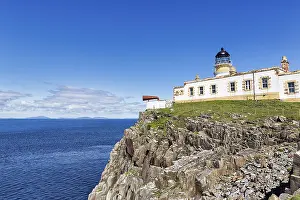 Scottish Coastal Photography Drucke: Lighthouse with foghorn on cliff