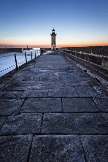 Setting Sun Over Sea Drucke: Lighthouse Foz do Douro, Sunset