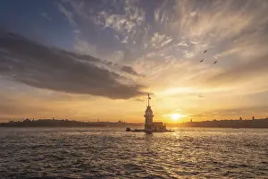 Drucke von Leuchtturm, Leanders Turm oder Mädchen-Turm, Kiz Kulesi, bei Sonnenuntergang, Insel im Bosporus, Uskudar, Istanbul, Türkei Leander Drucke: Leuchtturm, Leanders Turm oder Mädchen-Turm