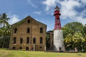 Drucke von Leuchtturm, ehemalige politische Inhaftierung auf Devil's Island, Îles du Salut, Französisch-Guayana Französisch-Guayana Drucke: Leuchtturm, ehemalige politische Inhaftierung auf Devil's Island.