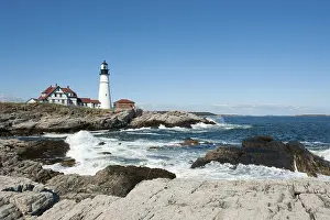 North America Beach Scene Drucke: Lighthouse, waves breaking on rocks