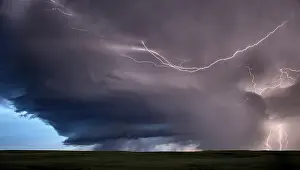 Cloudy Atmospheric Photography Drucke: Lightning Storm Clouds Canada Saskatchewan Dramatic Summer