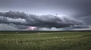 Dark Cloudy Skies Canada Drucke: Lightning Storm Clouds Canada Saskatchewan Dramatic Summer