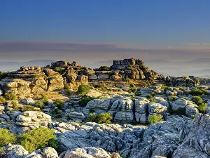 Atmospheric Evening Light Scenes Drucke: Limestone rock formations in the evening light