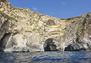 Turquoise Water Scene Drucke: Limestone rocks with caves