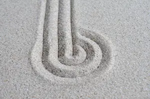 Peaceful Landscape Drucke: Lines and circle formation on beach sand with customizable space for text