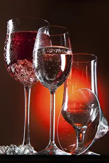 Studio Background Drucke: Liquid in the glass on a studio background