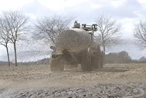 Agricultural Cultivation Methods Drucke: Liquid manure is distributed on field