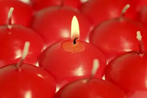 Studio Shot Details Drucke: Lit red candled