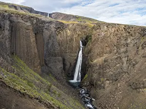 Litlanesfoss Waterfall Drucke: Litlanesfoss waterfall, hexagonal basalt columns
