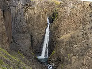 Iceland Geology Drucke: Litlanesfoss waterfall, hexagonal basalt columns