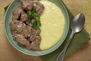 Comfort Food Dinner Ideas Drucke: Liver beef stroganoff with mashed potatoes