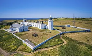 Lizard Lighthouse Drucke: Lizard Lighthouse and Housel Bay Cliffs
