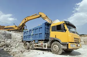 Construction Site Vehicles Drucke: Loading a large lorry building material