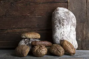 Wholemeal Bread Photography Drucke: Loaf of Bread and rolls on a rustic wooden surface