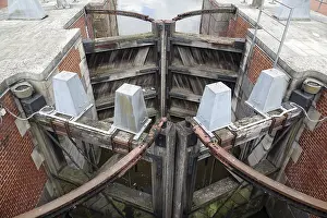 German Harbor Drucke: Lock at Stade harbour